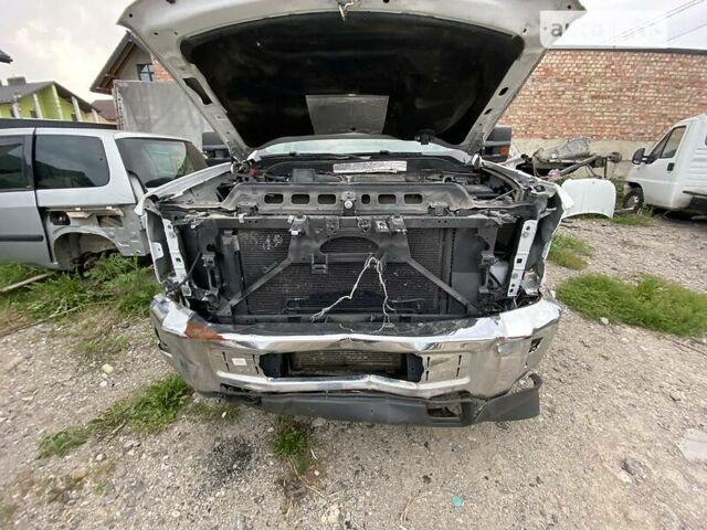 Білий Шевроле Сільверадо, об'ємом двигуна 6.6 л та пробігом 185 тис. км за 19400 $, фото 17 на Automoto.ua