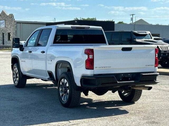 Белый Шевроле Сильверадо, объемом двигателя 6.6 л и пробегом 48 тыс. км за 11800 $, фото 1 на Automoto.ua