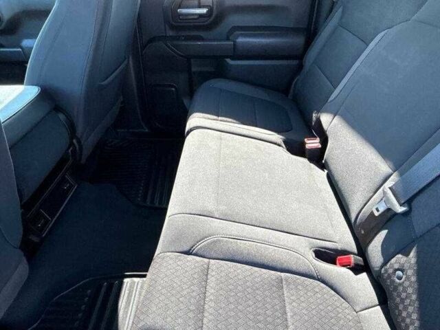 Белый Шевроле Сильверадо, объемом двигателя 6.6 л и пробегом 48 тыс. км за 11800 $, фото 9 на Automoto.ua