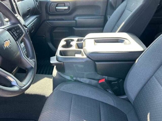 Белый Шевроле Сильверадо, объемом двигателя 6.6 л и пробегом 48 тыс. км за 11800 $, фото 6 на Automoto.ua