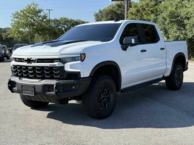 Белый Шевроле Сильверадо, объемом двигателя 3 л и пробегом 16 тыс. км за 22500 $, фото 2 на Automoto.ua