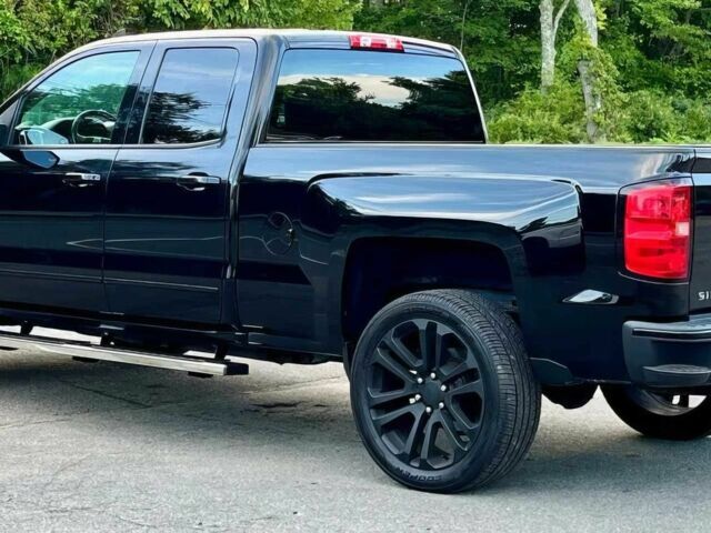 Черный Шевроле Сильверадо, объемом двигателя 5.3 л и пробегом 74 тыс. км за 11000 $, фото 4 на Automoto.ua