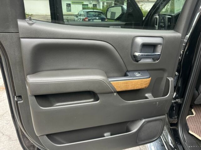 Черный Шевроле Сильверадо, объемом двигателя 5.3 л и пробегом 95 тыс. км за 33000 $, фото 16 на Automoto.ua