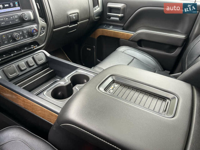 Черный Шевроле Сильверадо, объемом двигателя 5.33 л и пробегом 95 тыс. км за 33000 $, фото 22 на Automoto.ua