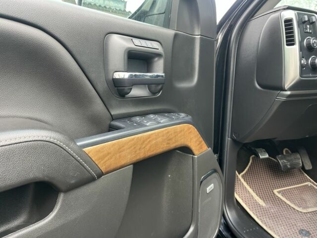 Черный Шевроле Сильверадо, объемом двигателя 5.3 л и пробегом 95 тыс. км за 33000 $, фото 7 на Automoto.ua