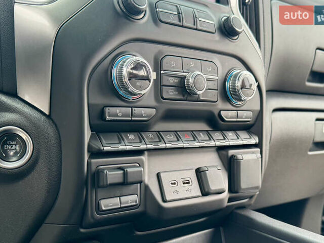 Черный Шевроле Сильверадо, объемом двигателя 5.33 л и пробегом 17 тыс. км за 43999 $, фото 39 на Automoto.ua