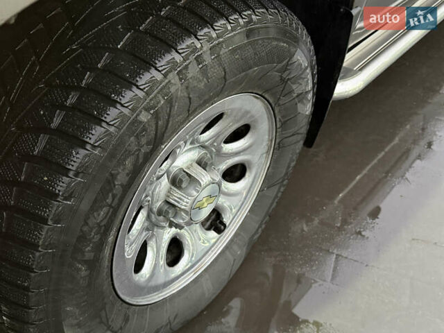 Серый Шевроле Сильверадо, объемом двигателя 4.8 л и пробегом 141 тыс. км за 15700 $, фото 15 на Automoto.ua