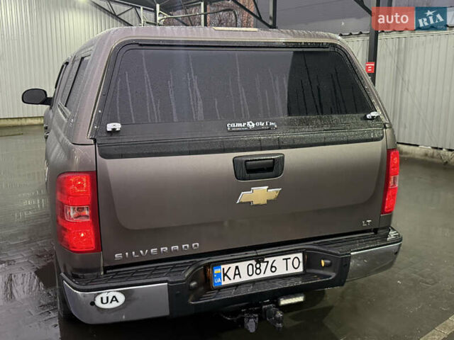 Серый Шевроле Сильверадо, объемом двигателя 4.8 л и пробегом 141 тыс. км за 15700 $, фото 7 на Automoto.ua