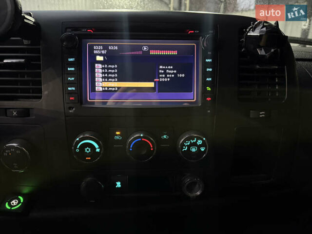 Серый Шевроле Сильверадо, объемом двигателя 4.8 л и пробегом 141 тыс. км за 15700 $, фото 21 на Automoto.ua