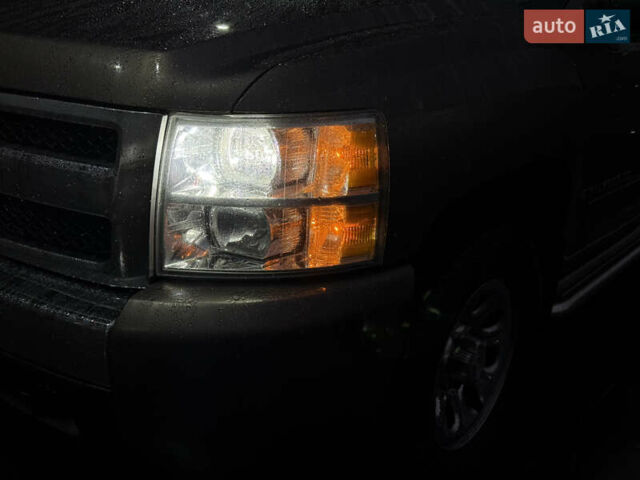 Серый Шевроле Сильверадо, объемом двигателя 4.8 л и пробегом 141 тыс. км за 15700 $, фото 14 на Automoto.ua