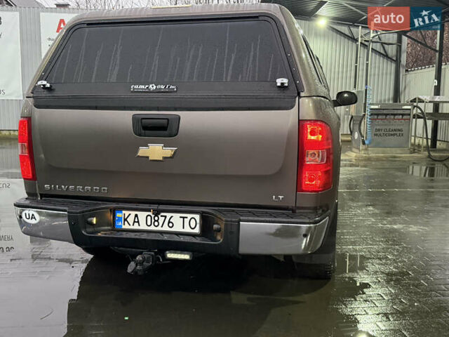 Серый Шевроле Сильверадо, объемом двигателя 4.8 л и пробегом 141 тыс. км за 15700 $, фото 6 на Automoto.ua