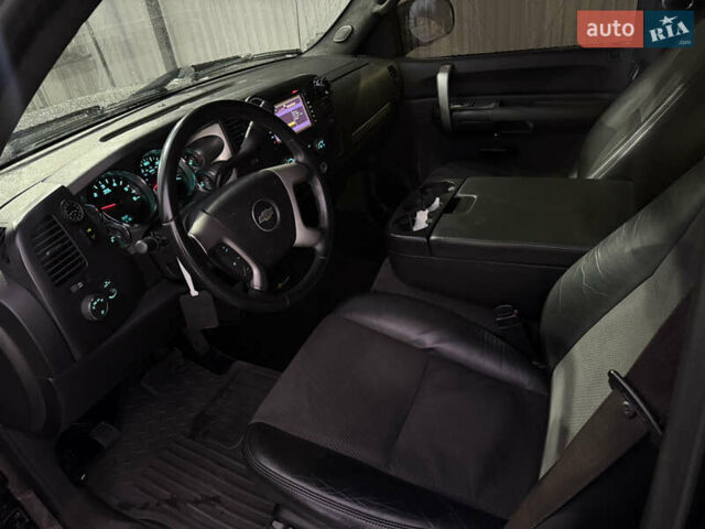 Серый Шевроле Сильверадо, объемом двигателя 4.8 л и пробегом 141 тыс. км за 15700 $, фото 17 на Automoto.ua