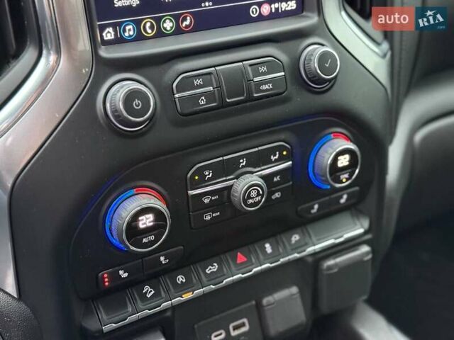 Серый Шевроле Сильверадо, объемом двигателя 3 л и пробегом 110 тыс. км за 45000 $, фото 26 на Automoto.ua