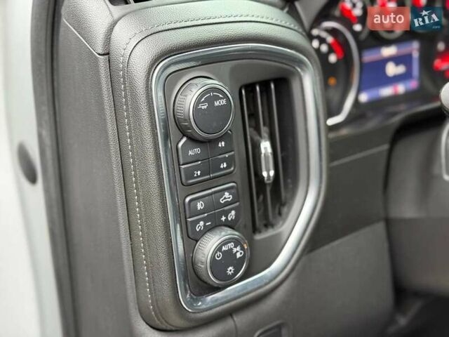 Серый Шевроле Сильверадо, объемом двигателя 3 л и пробегом 110 тыс. км за 45000 $, фото 21 на Automoto.ua