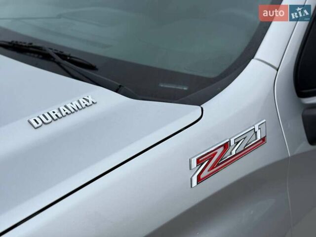 Серый Шевроле Сильверадо, объемом двигателя 3 л и пробегом 110 тыс. км за 45000 $, фото 10 на Automoto.ua