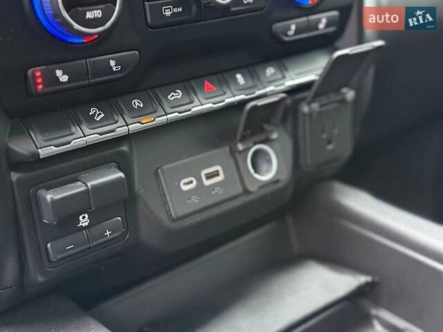 Серый Шевроле Сильверадо, объемом двигателя 3 л и пробегом 110 тыс. км за 45000 $, фото 27 на Automoto.ua