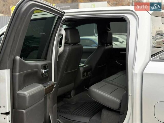 Серый Шевроле Сильверадо, объемом двигателя 3 л и пробегом 110 тыс. км за 45000 $, фото 32 на Automoto.ua