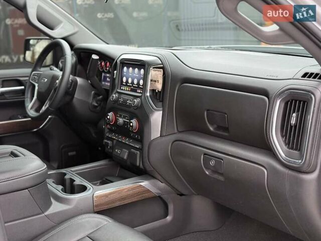 Серый Шевроле Сильверадо, объемом двигателя 3 л и пробегом 110 тыс. км за 45000 $, фото 30 на Automoto.ua