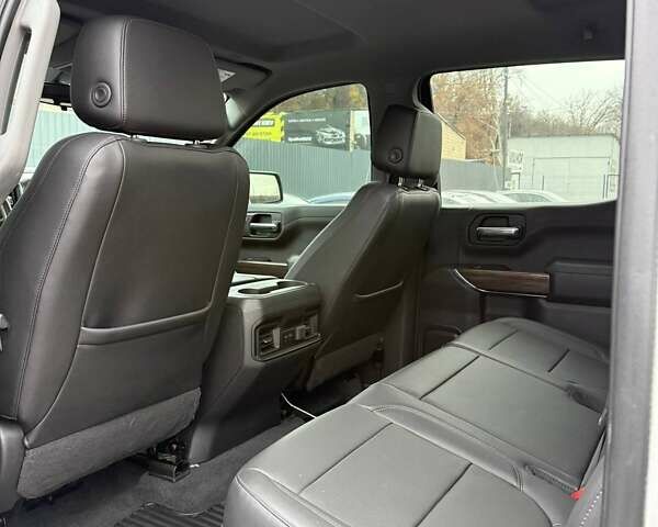 Серый Шевроле Сильверадо, объемом двигателя 3 л и пробегом 110 тыс. км за 45000 $, фото 35 на Automoto.ua