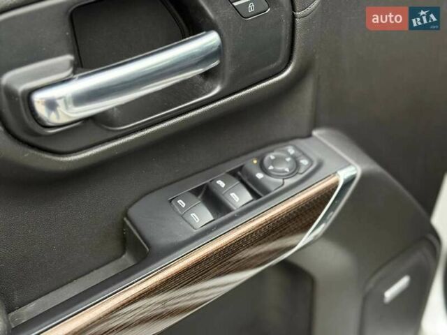 Серый Шевроле Сильверадо, объемом двигателя 3 л и пробегом 110 тыс. км за 45000 $, фото 20 на Automoto.ua