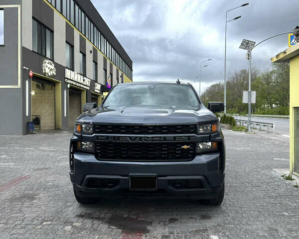 Серый Шевроле Сильверадо, объемом двигателя 2.73 л и пробегом 65 тыс. км за 43500 $, фото 2 на Automoto.ua