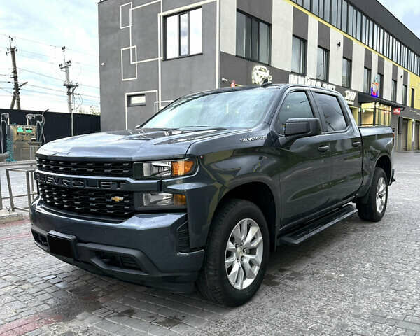 Серый Шевроле Сильверадо, объемом двигателя 2.73 л и пробегом 65 тыс. км за 43500 $, фото 1 на Automoto.ua