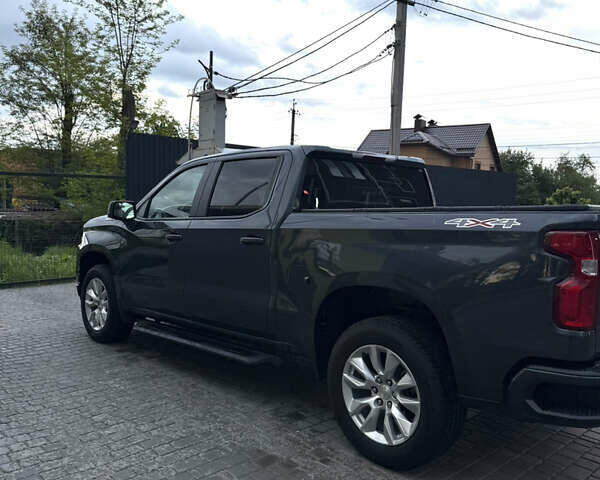 Серый Шевроле Сильверадо, объемом двигателя 2.73 л и пробегом 65 тыс. км за 43500 $, фото 4 на Automoto.ua