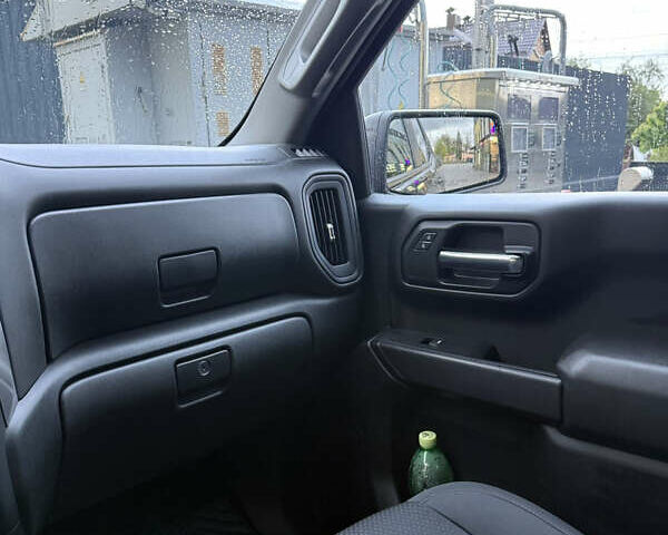 Серый Шевроле Сильверадо, объемом двигателя 2.73 л и пробегом 65 тыс. км за 43500 $, фото 10 на Automoto.ua