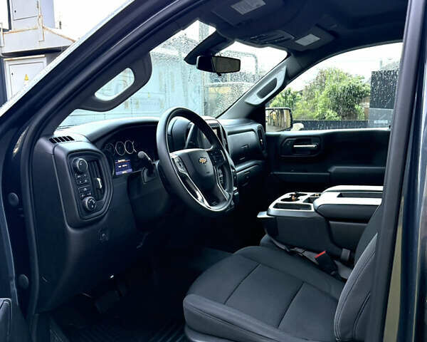 Серый Шевроле Сильверадо, объемом двигателя 2.73 л и пробегом 65 тыс. км за 43500 $, фото 6 на Automoto.ua