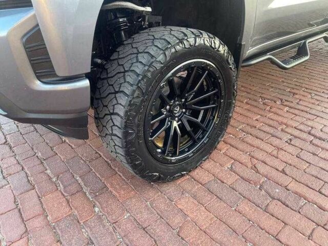 Сірий Шевроле Сільверадо, об'ємом двигуна 5.3 л та пробігом 39 тис. км за 14200 $, фото 2 на Automoto.ua