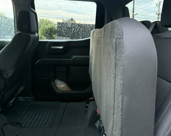 Серый Шевроле Сильверадо, объемом двигателя 2.73 л и пробегом 65 тыс. км за 43500 $, фото 12 на Automoto.ua