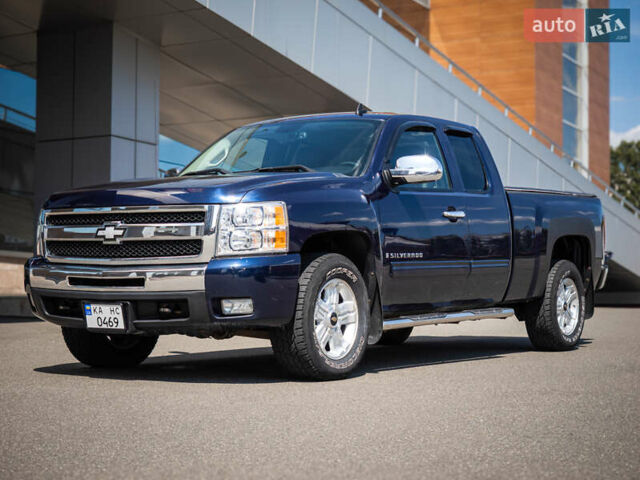 Синий Шевроле Сильверадо, объемом двигателя 5.33 л и пробегом 194 тыс. км за 13700 $, фото 7 на Automoto.ua