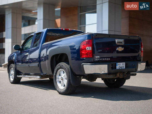 Синий Шевроле Сильверадо, объемом двигателя 5.33 л и пробегом 194 тыс. км за 13700 $, фото 4 на Automoto.ua
