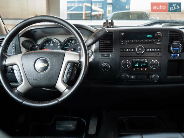 Синий Шевроле Сильверадо, объемом двигателя 5.33 л и пробегом 194 тыс. км за 13700 $, фото 15 на Automoto.ua