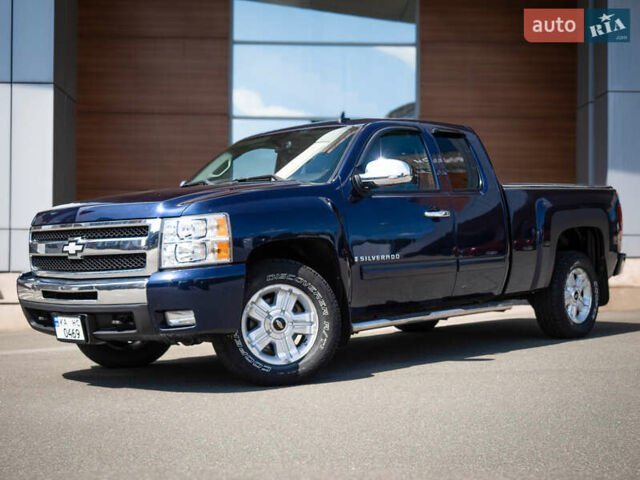Синий Шевроле Сильверадо, объемом двигателя 5.33 л и пробегом 194 тыс. км за 13700 $, фото 7 на Automoto.ua