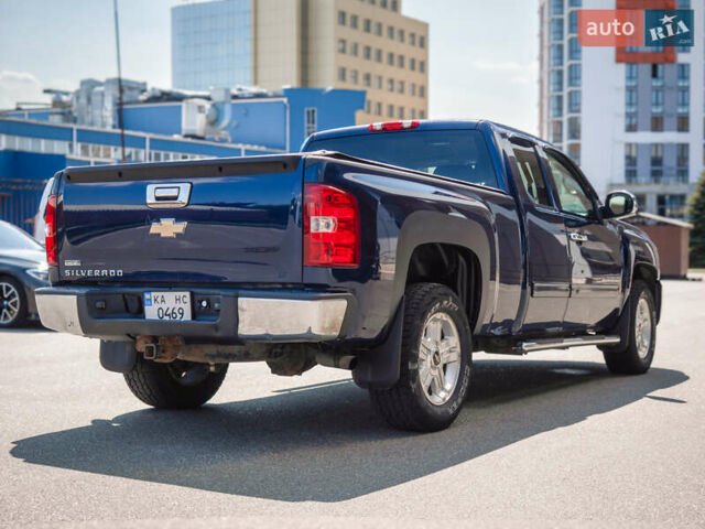 Синий Шевроле Сильверадо, объемом двигателя 5.33 л и пробегом 194 тыс. км за 13700 $, фото 1 на Automoto.ua