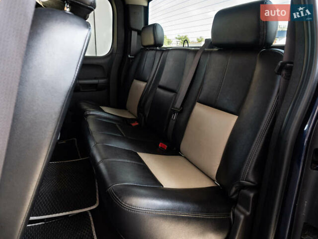 Синий Шевроле Сильверадо, объемом двигателя 5.33 л и пробегом 194 тыс. км за 13700 $, фото 13 на Automoto.ua