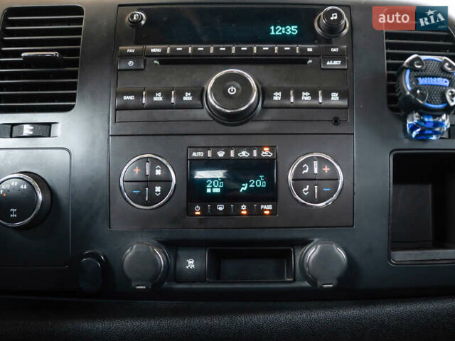 Синий Шевроле Сильверадо, объемом двигателя 5.33 л и пробегом 194 тыс. км за 13700 $, фото 14 на Automoto.ua