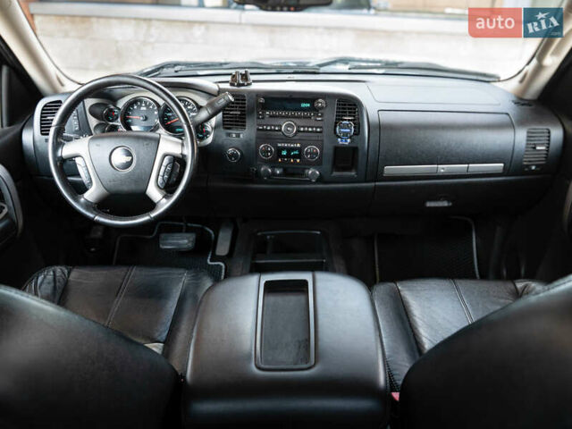 Синий Шевроле Сильверадо, объемом двигателя 5.33 л и пробегом 194 тыс. км за 13700 $, фото 9 на Automoto.ua