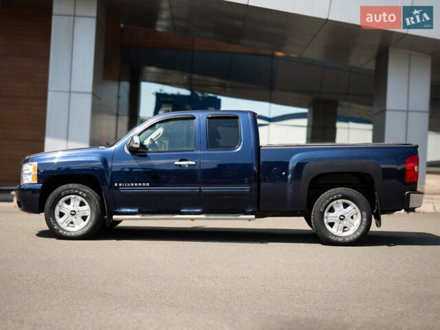 Синий Шевроле Сильверадо, объемом двигателя 5.33 л и пробегом 194 тыс. км за 13700 $, фото 6 на Automoto.ua
