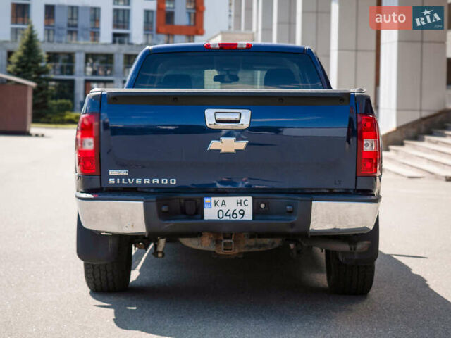 Синий Шевроле Сильверадо, объемом двигателя 5.33 л и пробегом 194 тыс. км за 13700 $, фото 4 на Automoto.ua