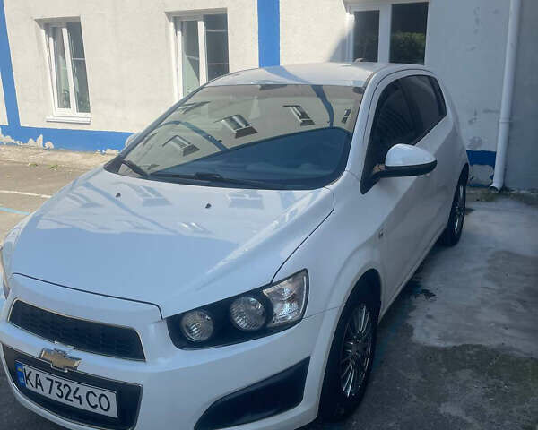 Білий Шевроле Сонік, об'ємом двигуна 1.8 л та пробігом 180 тис. км за 7500 $, фото 2 на Automoto.ua