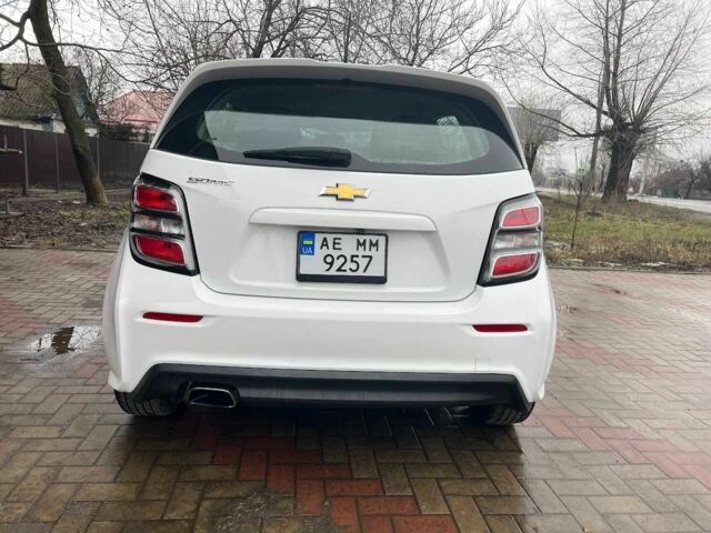 Белый Шевроле Соник, объемом двигателя 1.8 л и пробегом 114 тыс. км за 7800 $, фото 6 на Automoto.ua