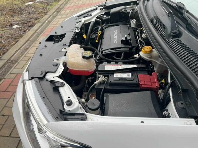 Белый Шевроле Соник, объемом двигателя 1.8 л и пробегом 114 тыс. км за 7800 $, фото 9 на Automoto.ua