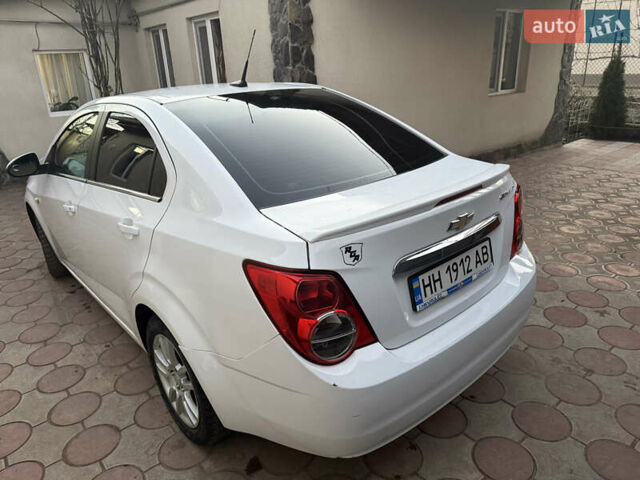 Белый Шевроле Соник, объемом двигателя 1.8 л и пробегом 173 тыс. км за 6800 $, фото 2 на Automoto.ua