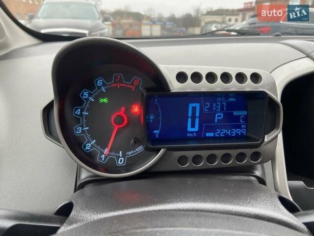 Білий Шевроле Сонік, об'ємом двигуна 1.8 л та пробігом 224 тис. км за 7000 $, фото 15 на Automoto.ua