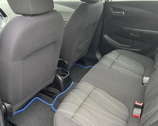 Білий Шевроле Сонік, об'ємом двигуна 1.8 л та пробігом 224 тис. км за 7000 $, фото 12 на Automoto.ua