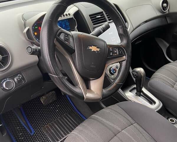 Білий Шевроле Сонік, об'ємом двигуна 1.8 л та пробігом 224 тис. км за 7000 $, фото 1 на Automoto.ua