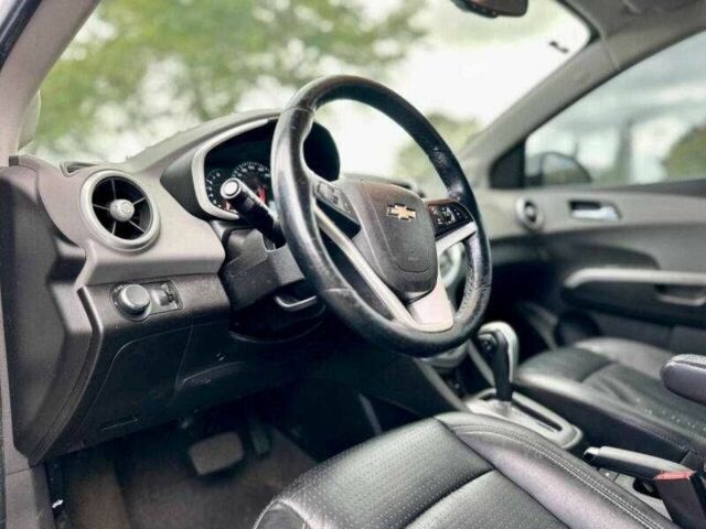 Білий Шевроле Сонік, об'ємом двигуна 1.4 л та пробігом 145 тис. км за 1300 $, фото 8 на Automoto.ua