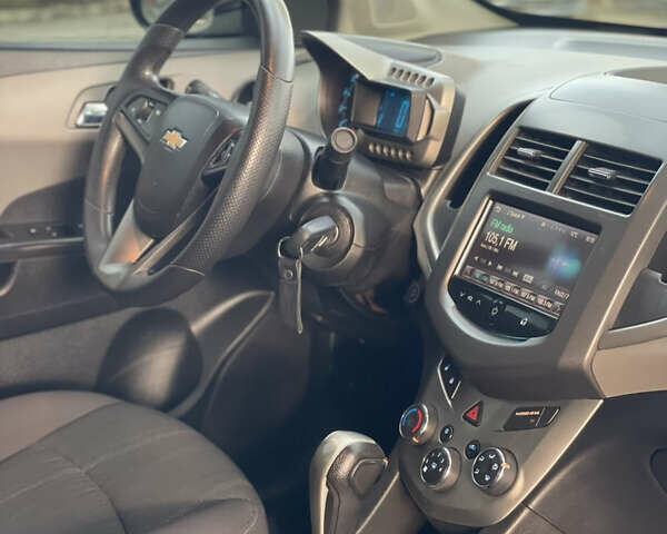 Чорний Шевроле Сонік, об'ємом двигуна 1.8 л та пробігом 138 тис. км за 6600 $, фото 16 на Automoto.ua